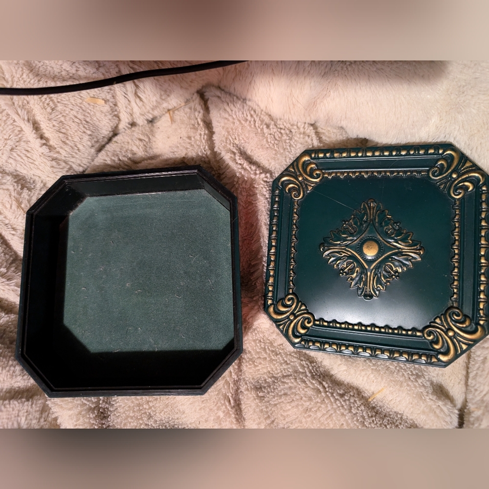 Art Deco Bakelite Green & Gold Box Jewelry box S